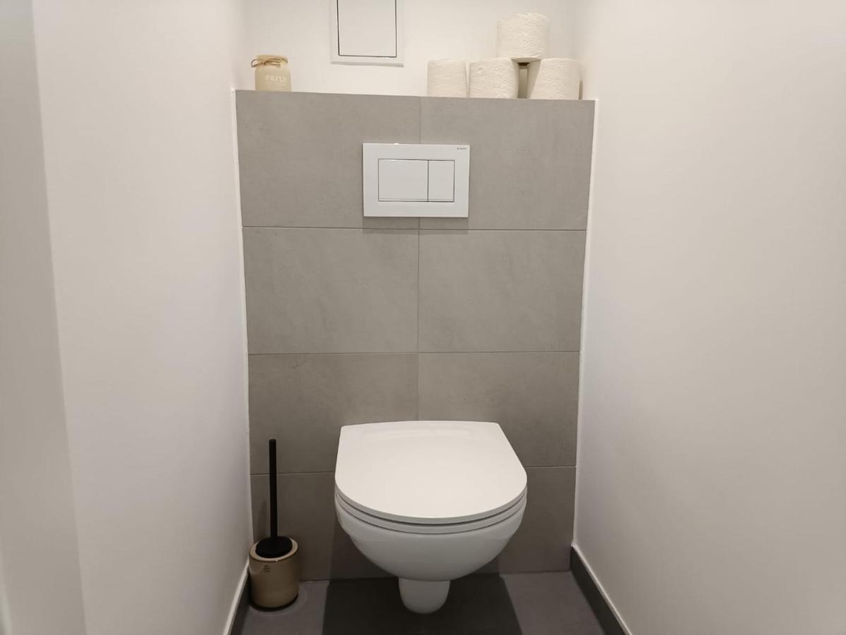 וינה King Bed Home, 3 Bed Rooms, Perfect For Long Term Stay מראה חיצוני תמונה