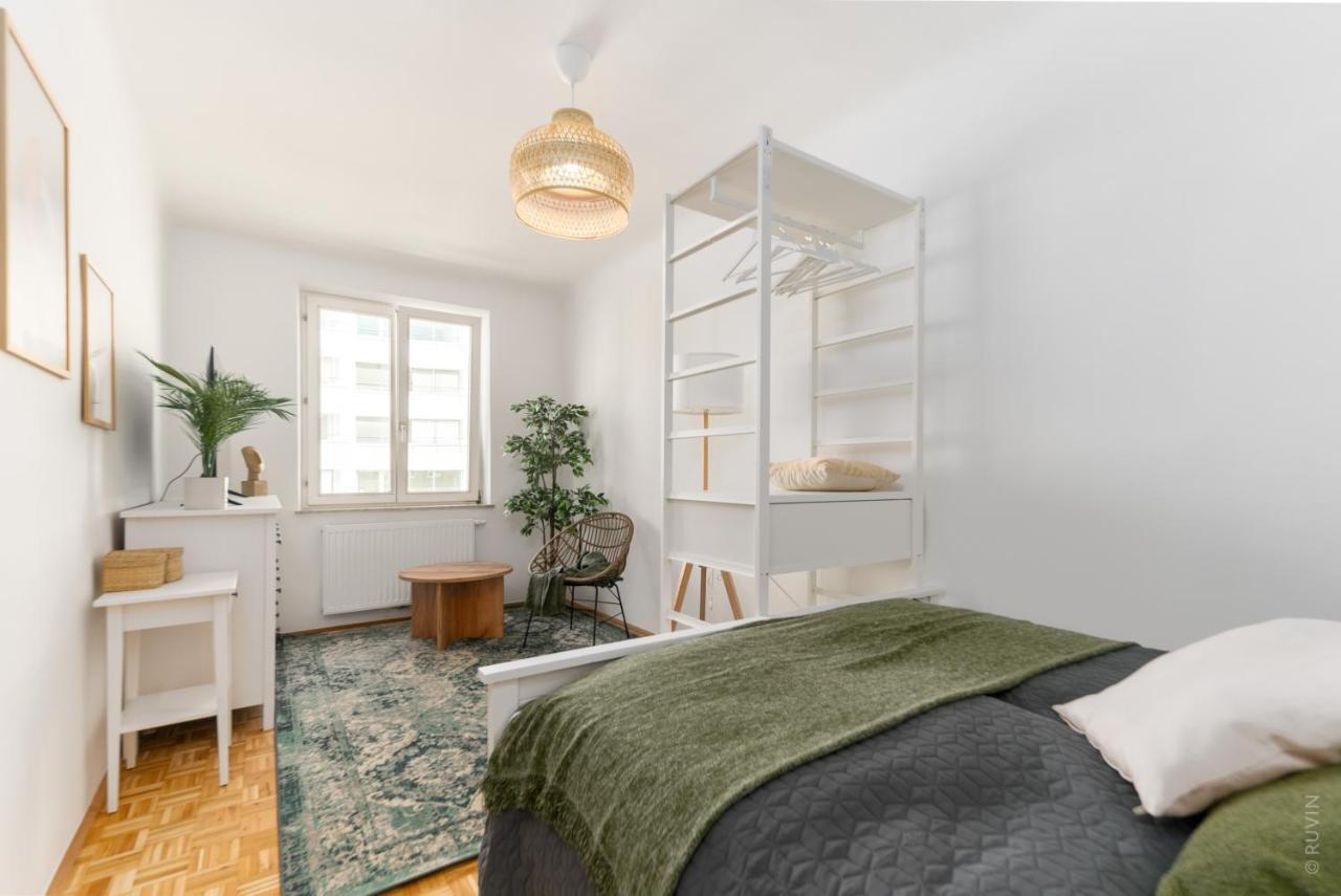 וינה King Bed Home, 3 Bed Rooms, Perfect For Long Term Stay מראה חיצוני תמונה