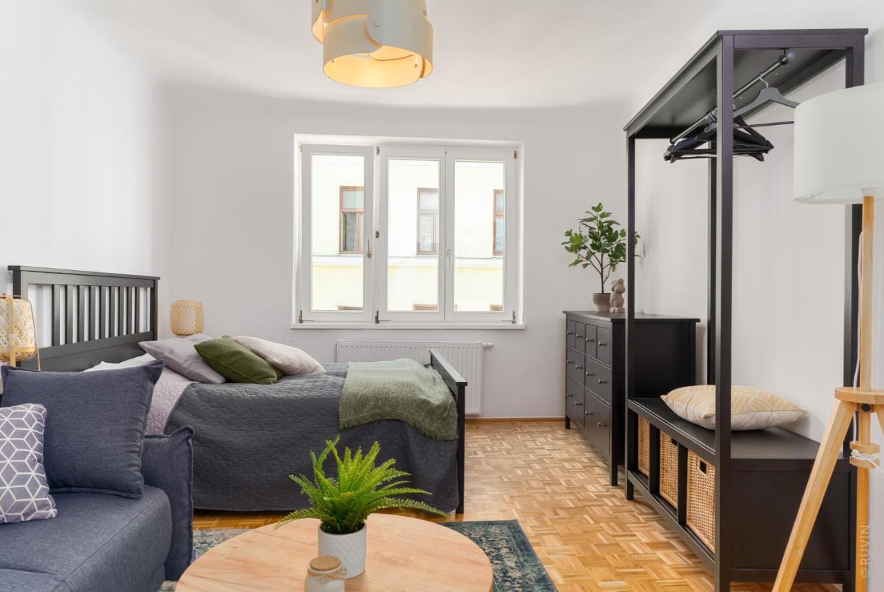 וינה King Bed Home, 3 Bed Rooms, Perfect For Long Term Stay מראה חיצוני תמונה