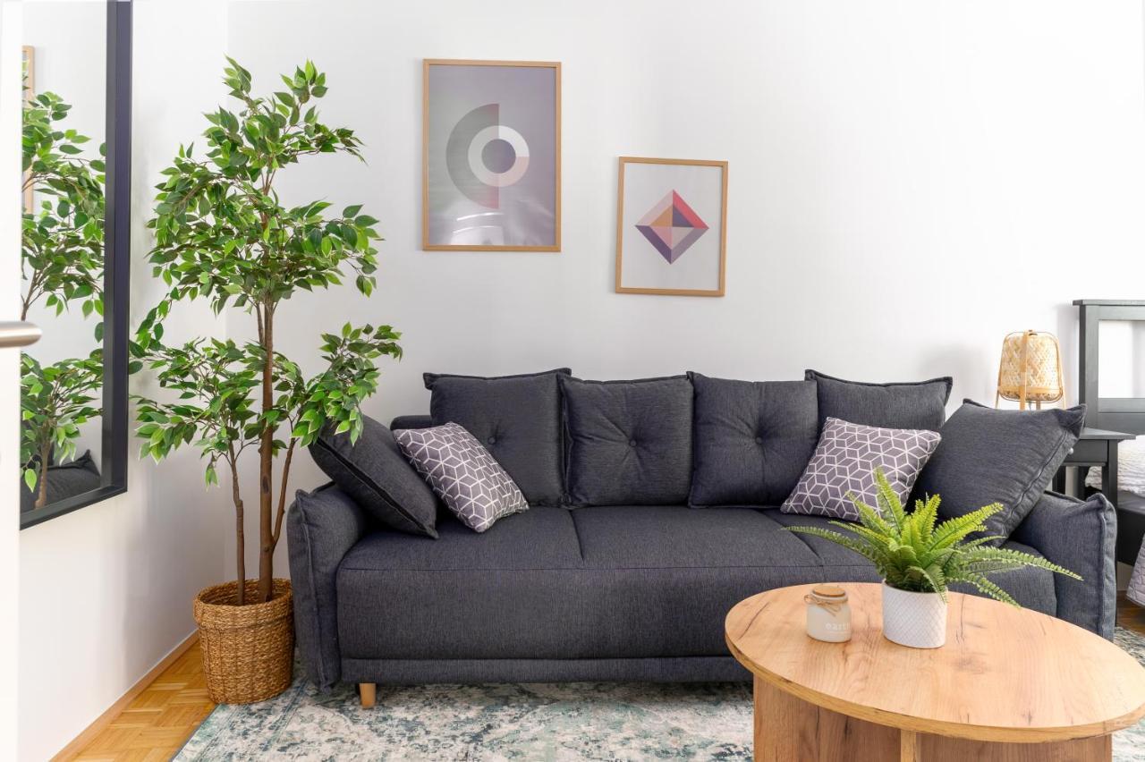וינה King Bed Home, 3 Bed Rooms, Perfect For Long Term Stay מראה חיצוני תמונה