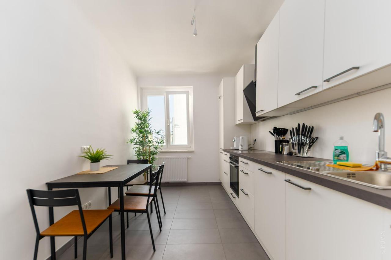 וינה King Bed Home, 3 Bed Rooms, Perfect For Long Term Stay מראה חיצוני תמונה
