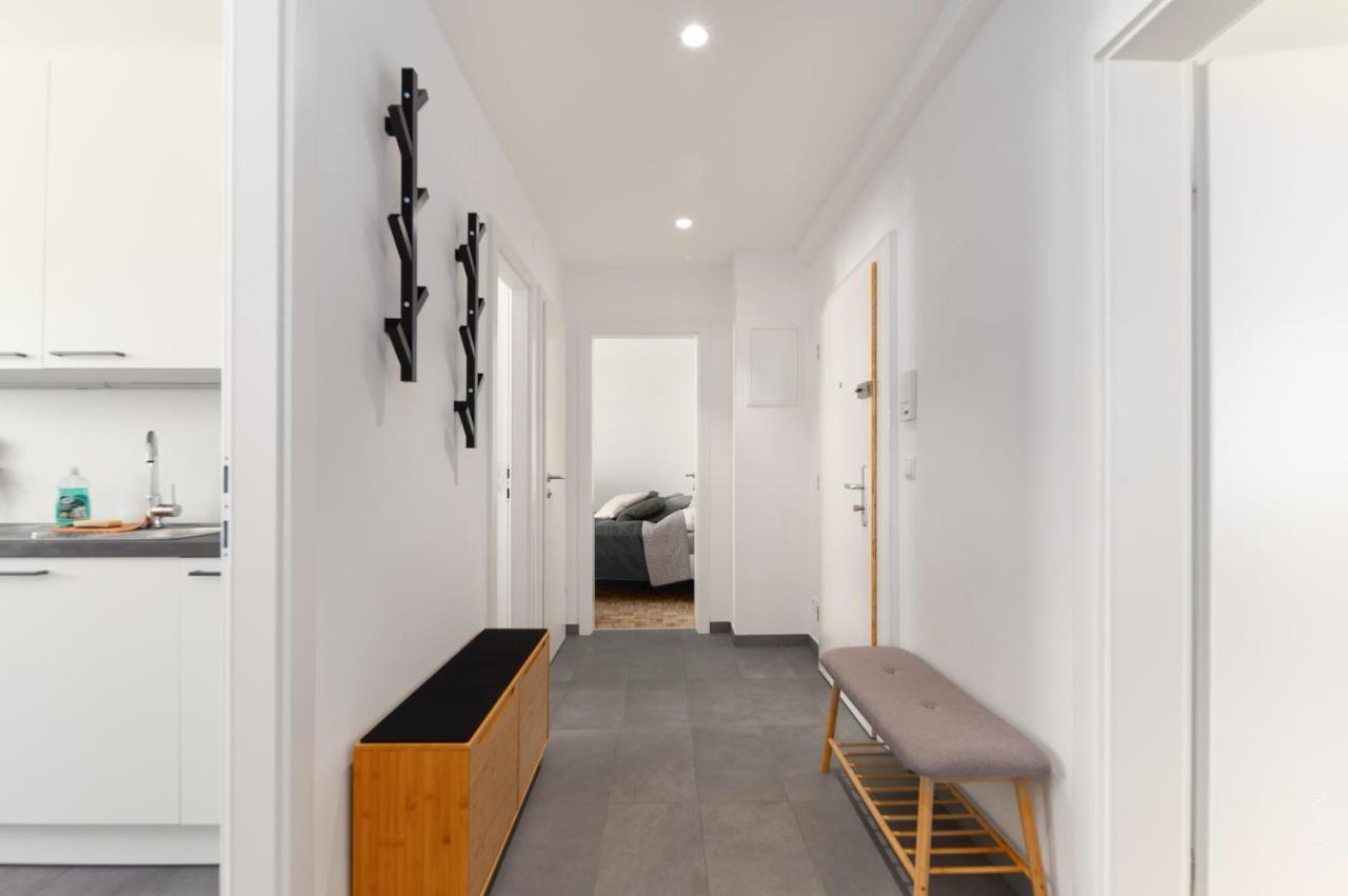 וינה King Bed Home, 3 Bed Rooms, Perfect For Long Term Stay מראה חיצוני תמונה